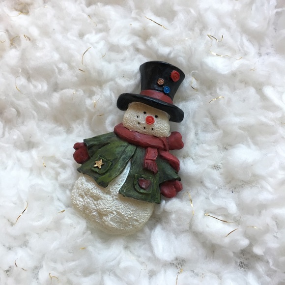 Hand-Painted Polyresin Snowman Pin - Picture 3 of 6